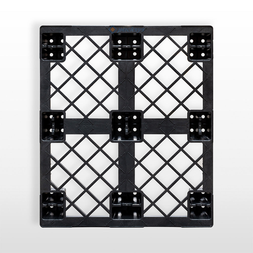 Tarima de plástico One Way Packsys color negro, vista frontal, superficie con rejilla ventilada de polipropileno reciclado